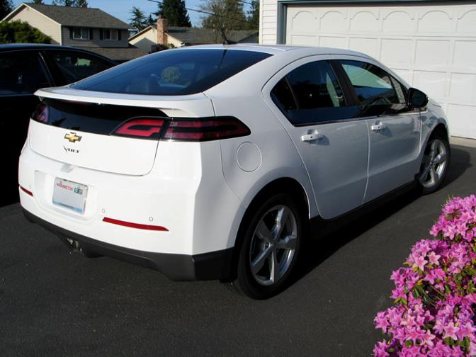 USA 2014 Chevy Volt with red-on-red rear turn signals
